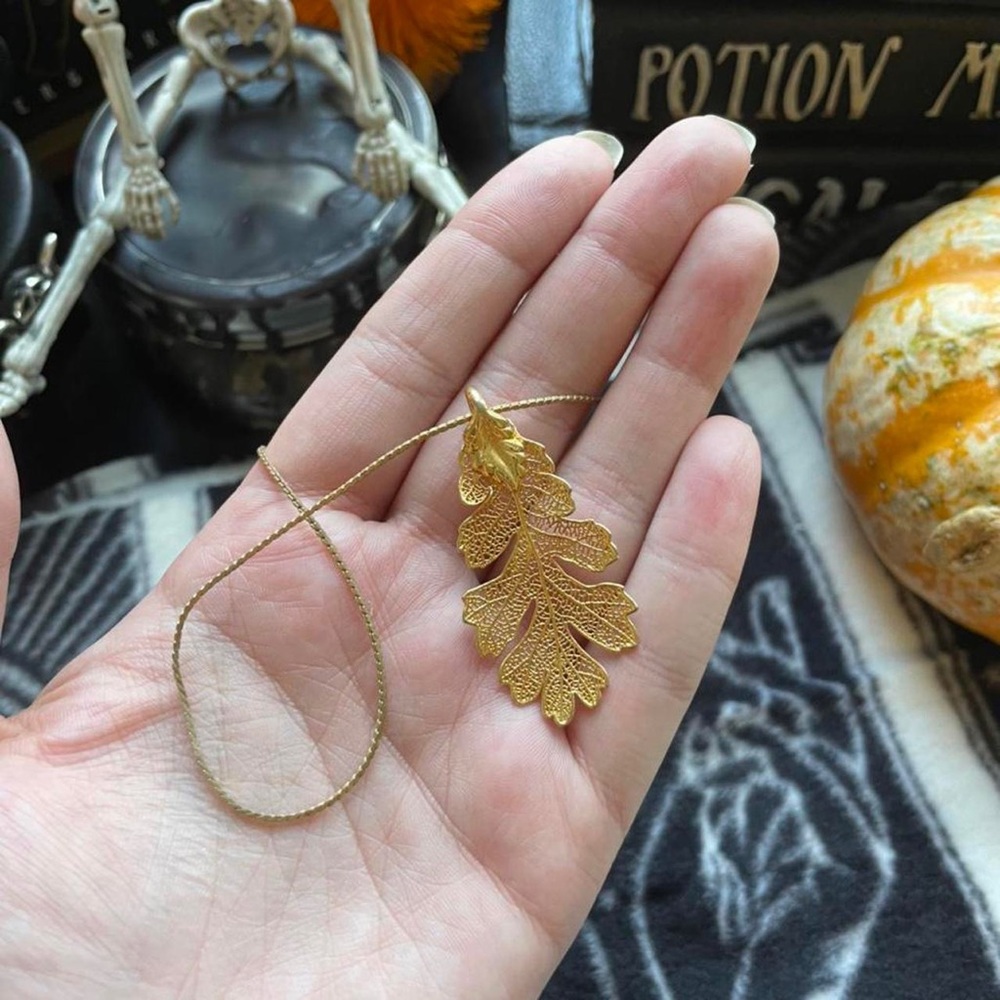 Vintage Golden Leaf Clasp Necklace